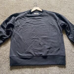 Everlane Retrack Crewneck Sweater
*Brand New Never Worn*